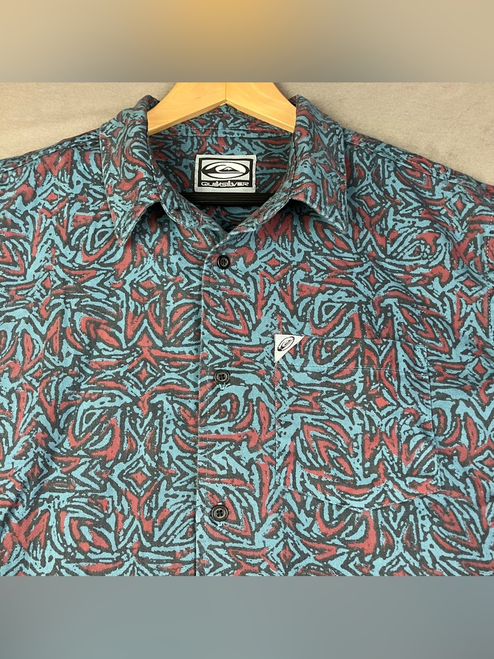 Vintage Quicksilver Men’s Size S Short Sleeve Button Up Shirt Crazy Pattern Blue
